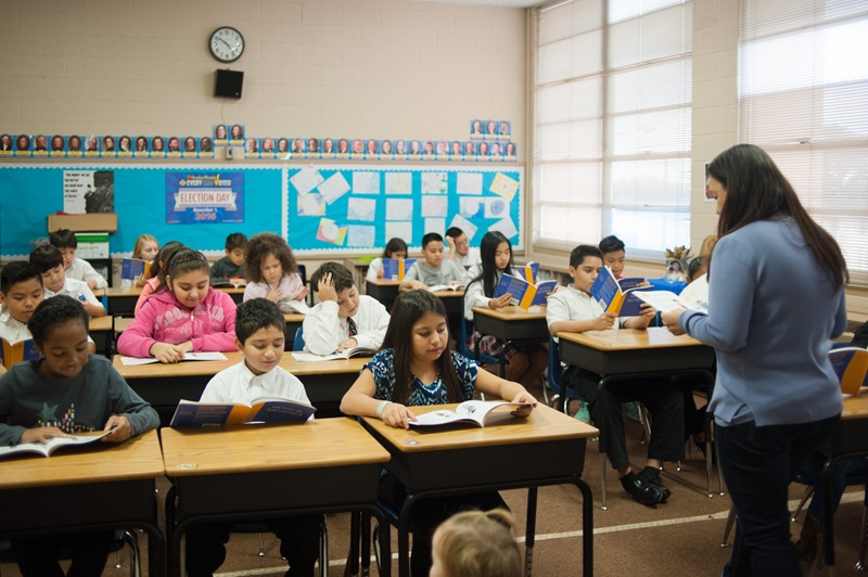teacher teaching TBM in classroom